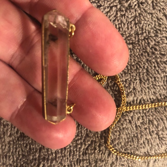 🎉 CLEAR QUARTZ STONE & GOLD NECKLACE🎊 - Picture 4 of 4